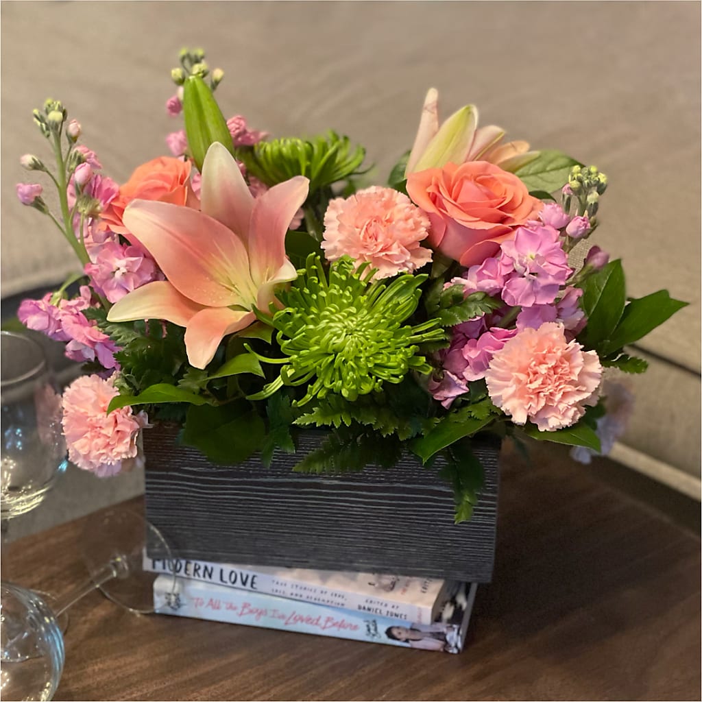 Beautiful Spirit Basket – Flower.delivery, Tontitown AR