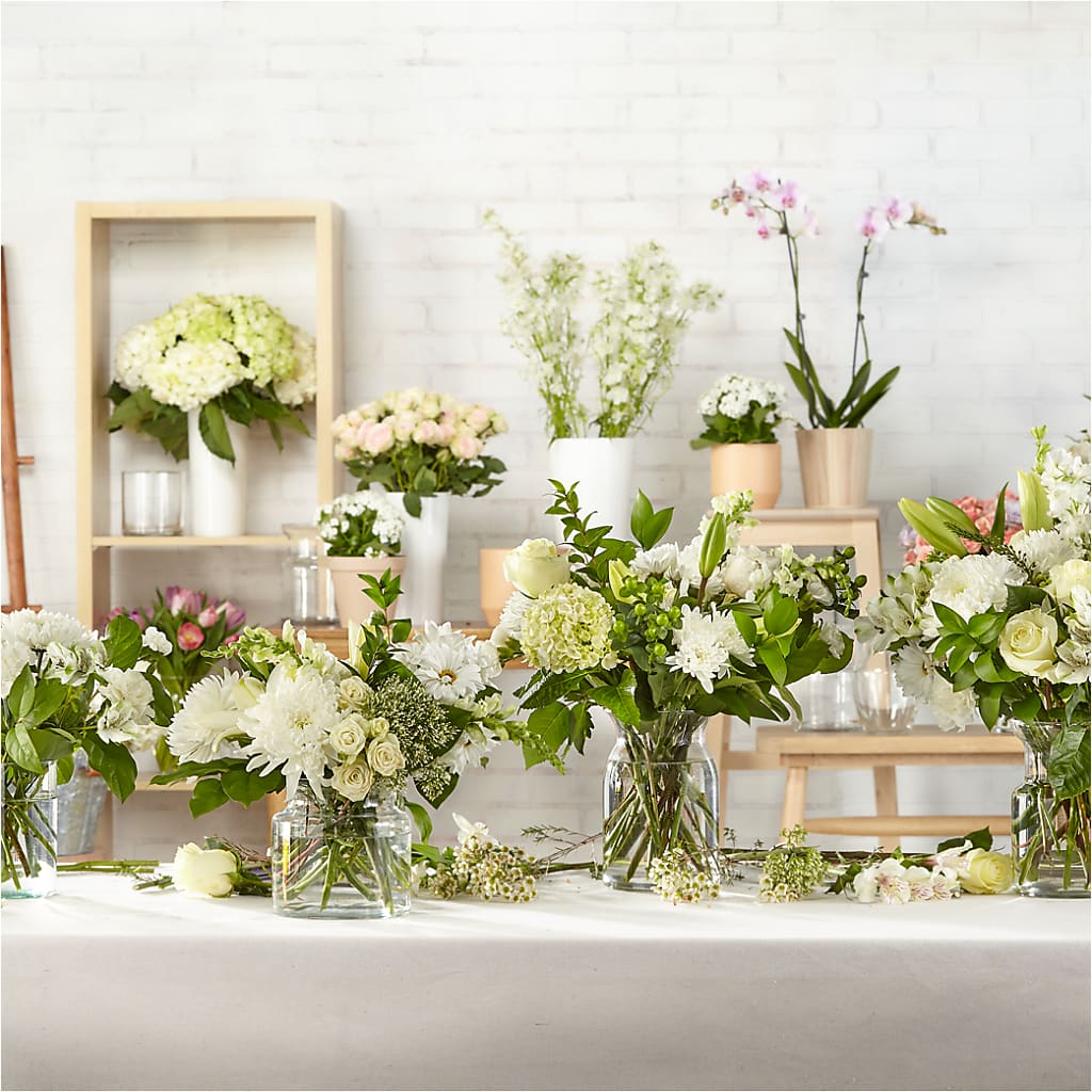 Classic Ivory – A Florist Original – Flower.delivery, Tontitown AR