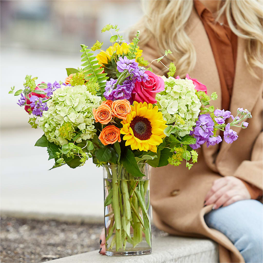 Vibrant Greetings Bouquet –  Flower.delivery, Tontitown AR